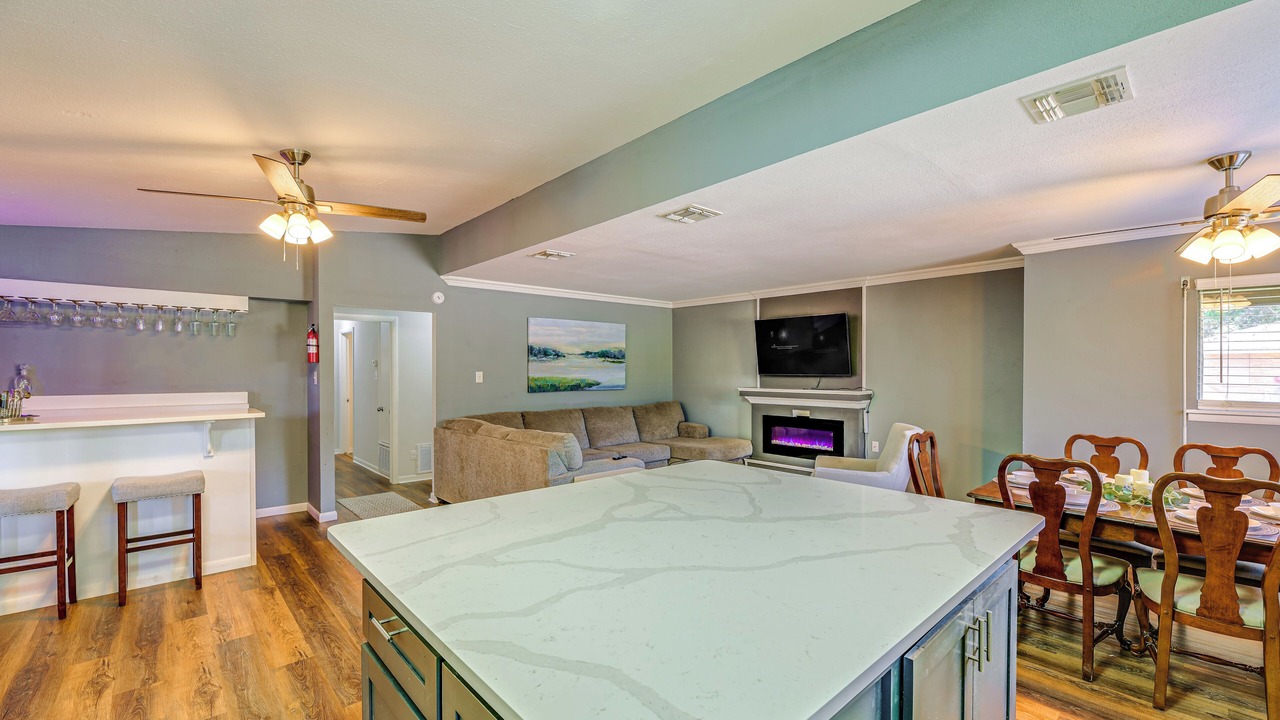 Photo of Livingroom in Bay Area