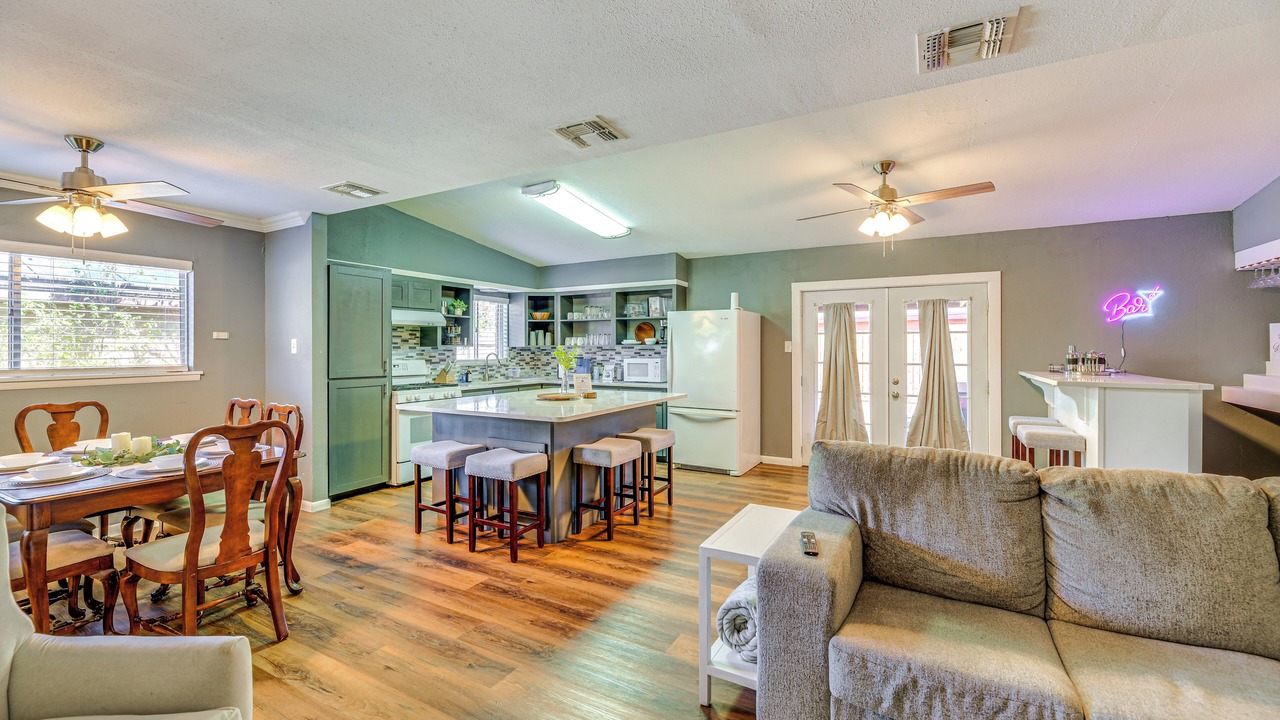 Photo of Livingroom in Bay Area