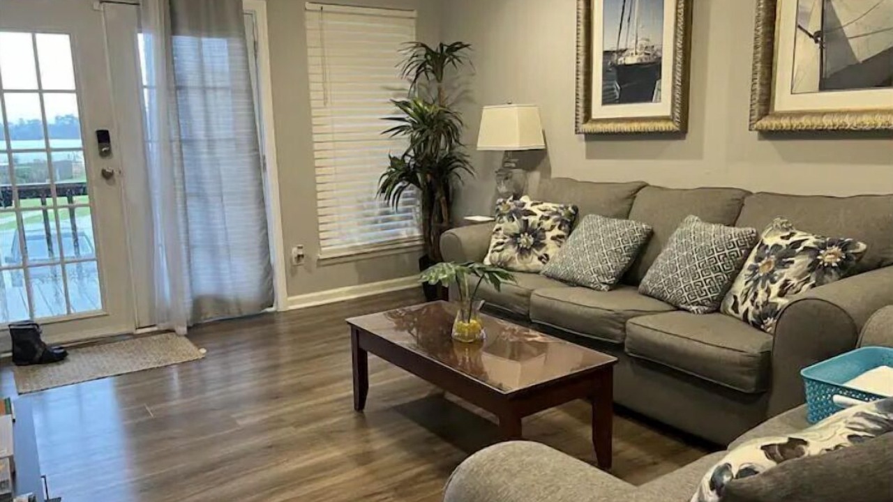 Photo of Livingroom in McCutcheon Field