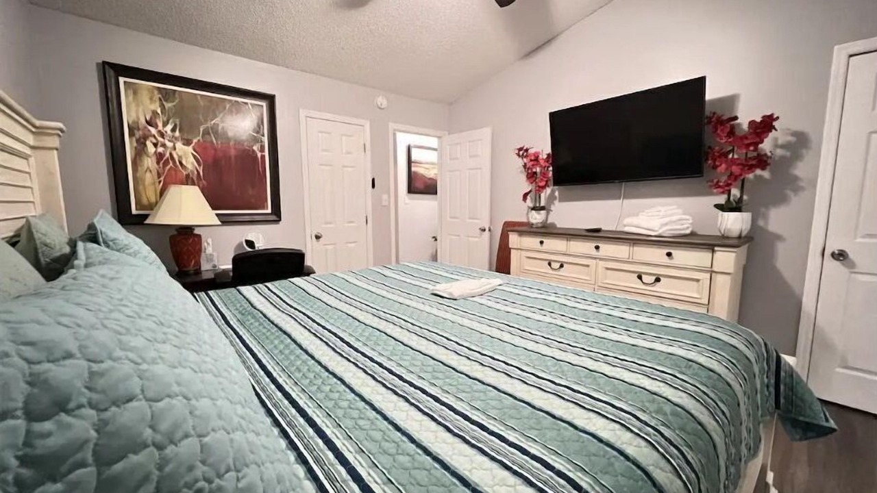 Photo of Bedroom in McCutcheon Field