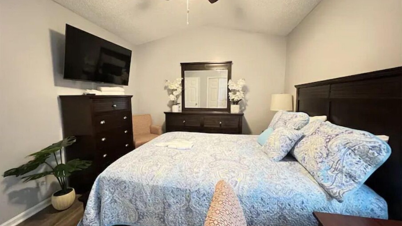 Photo of Bedroom in McCutcheon Field