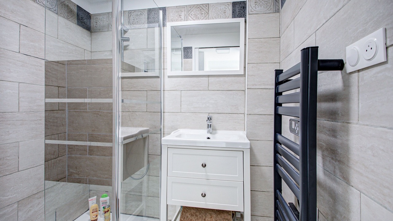 Photo of Bathroom in Err