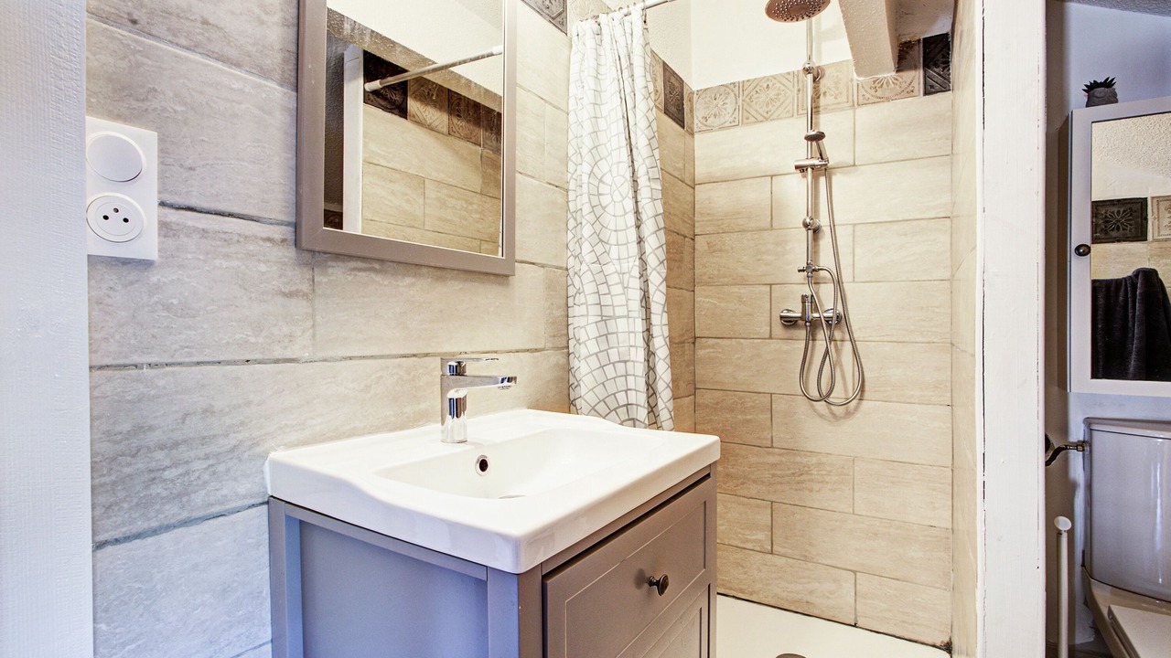 Photo of Bathroom in Err