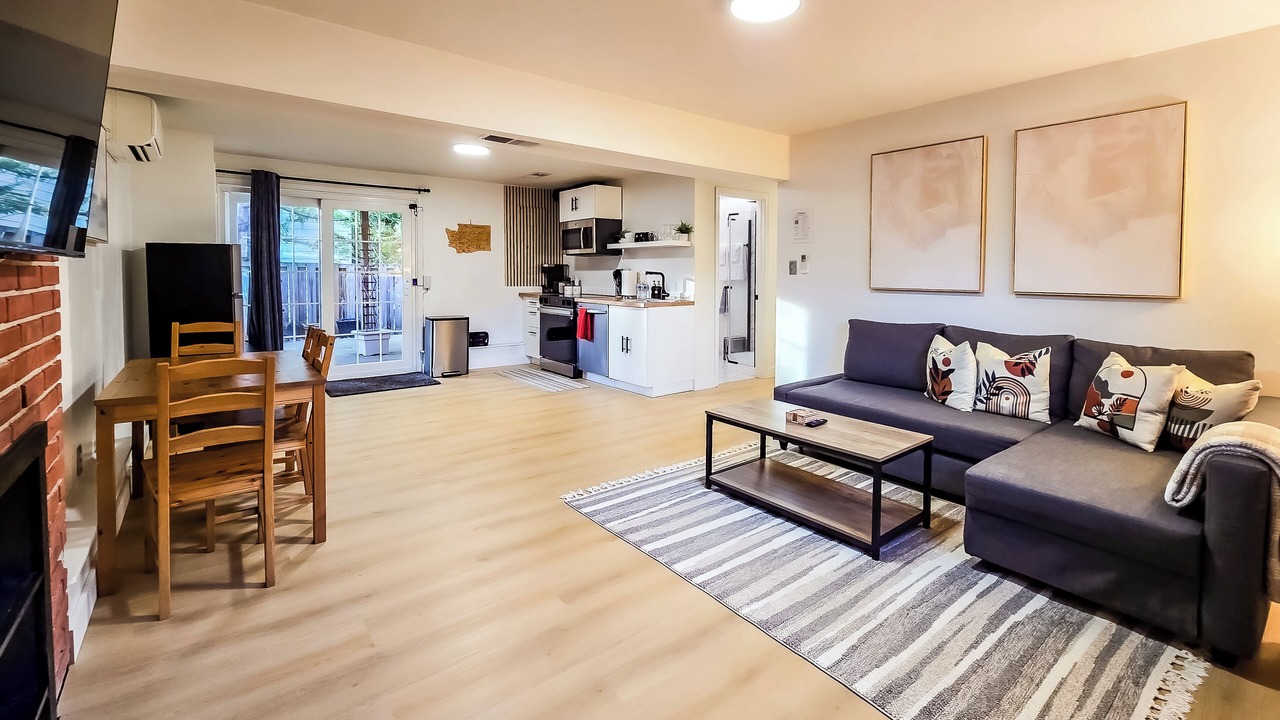 Photo of Livingroom in North Juanita