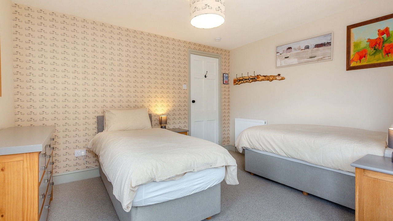 Photo of Others in Nostie