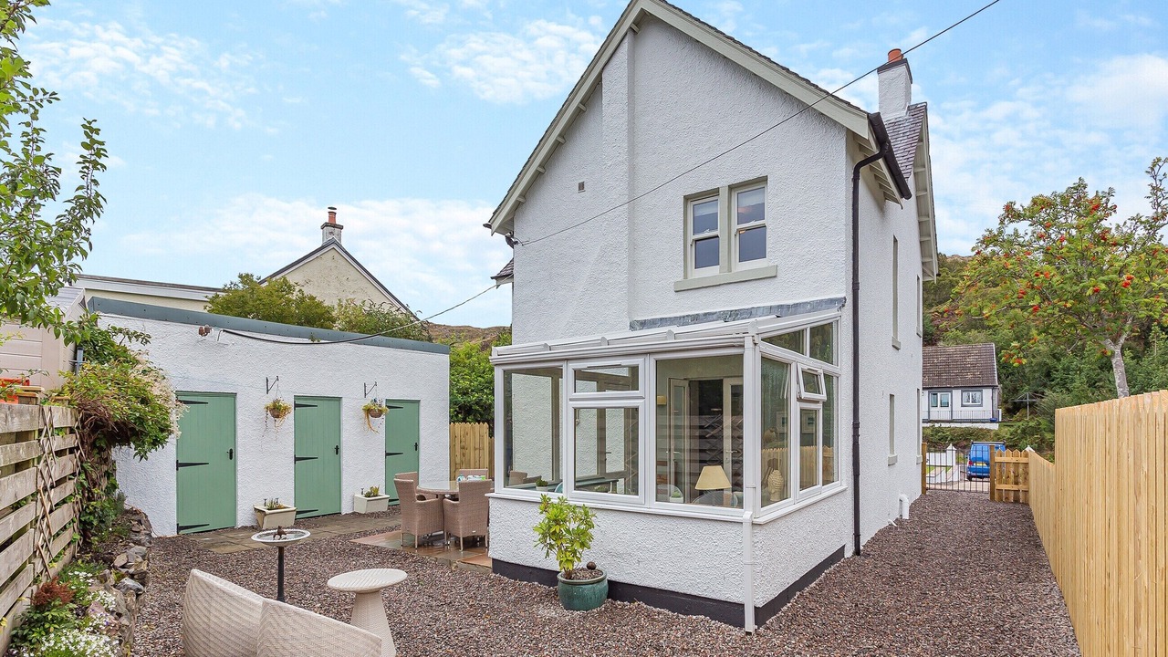 Photo of Others in Nostie