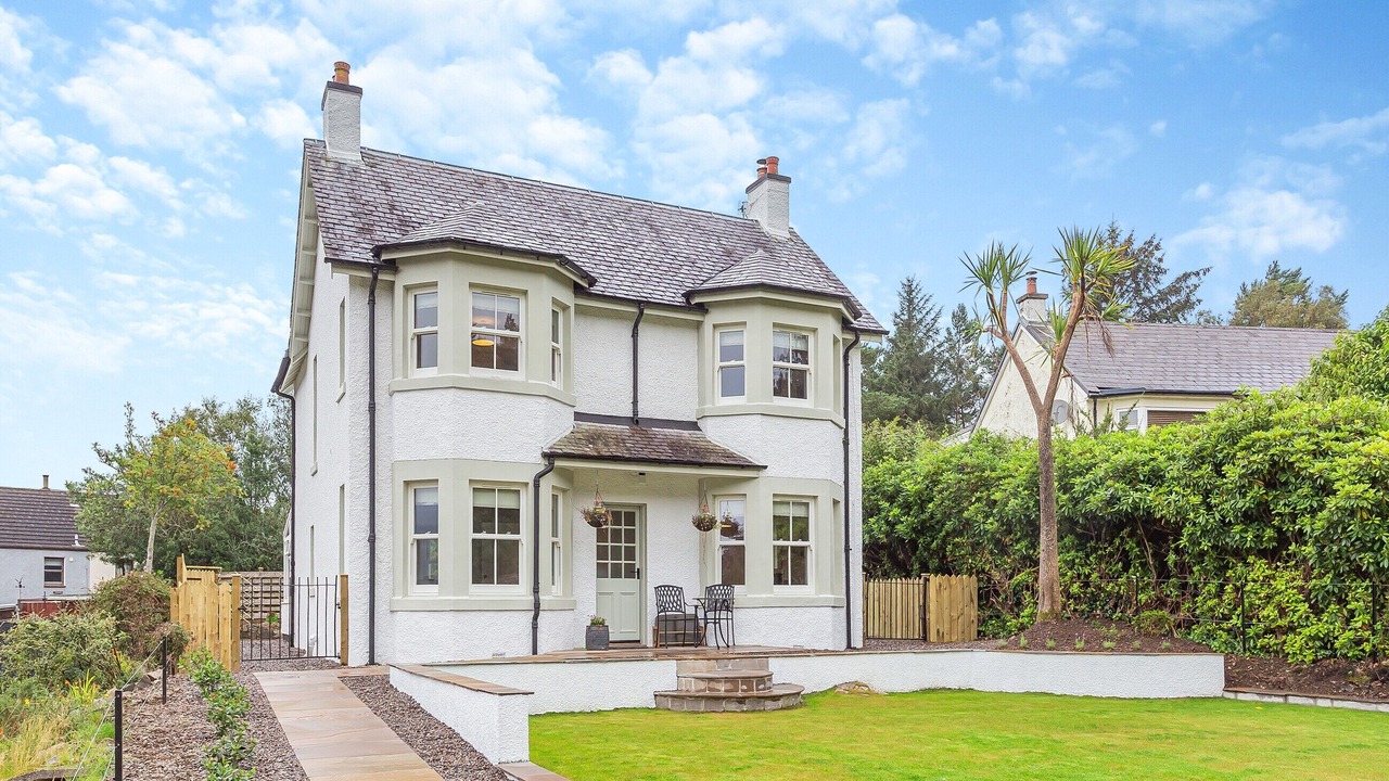 Photo of Others in Nostie