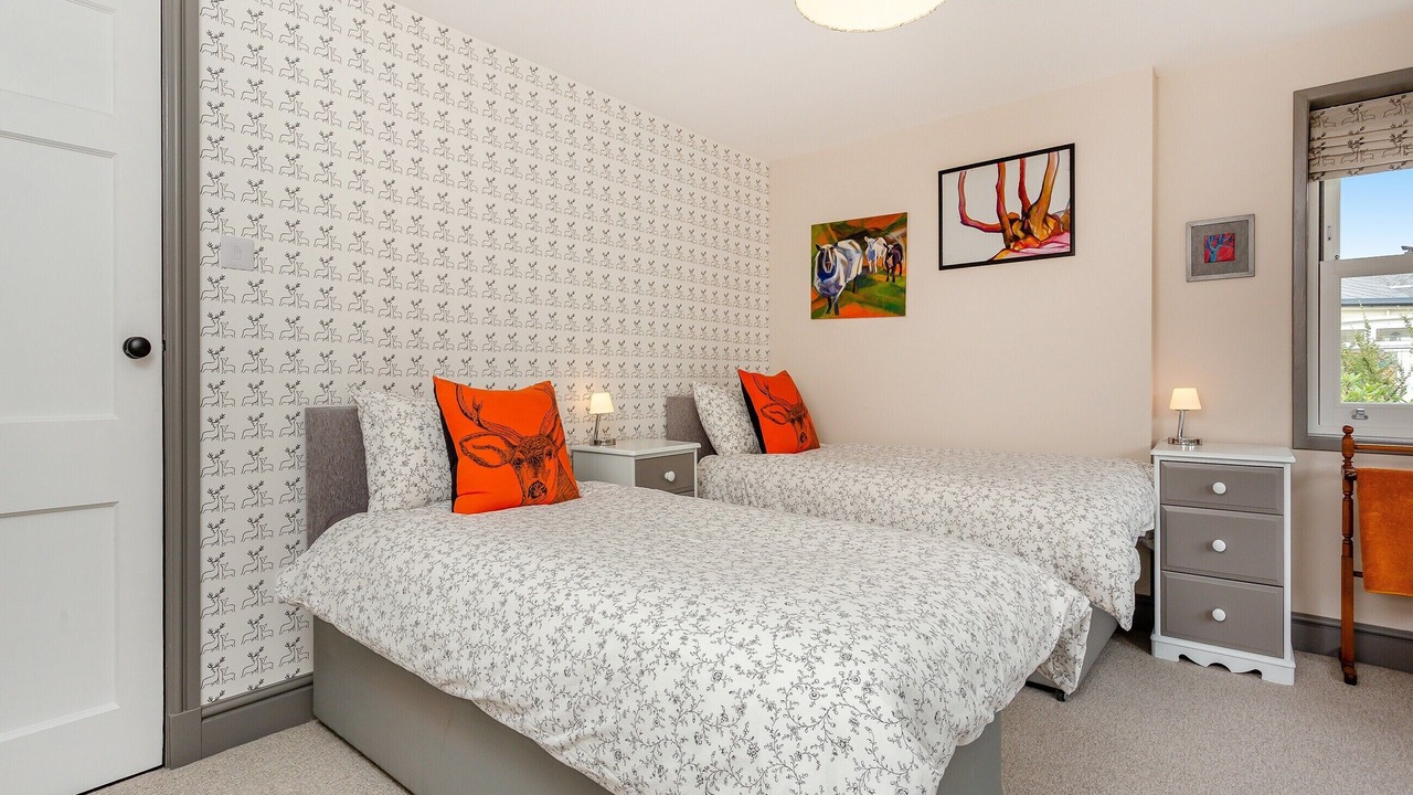 Photo of Others in Nostie