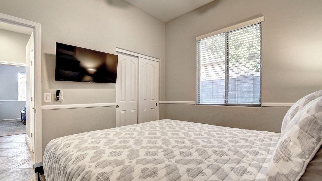 Photo of Bedroom in Greenfield Lakes