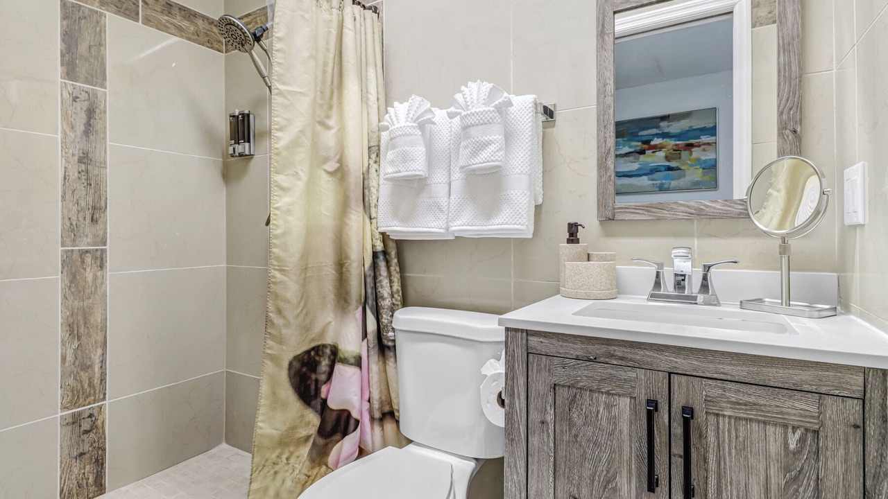 Photo of Bathroom in Golden Gate