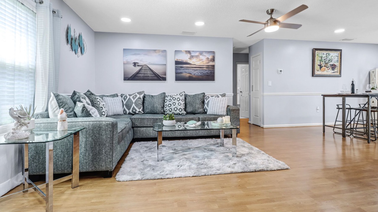 Photo of Livingroom in Golden Gate