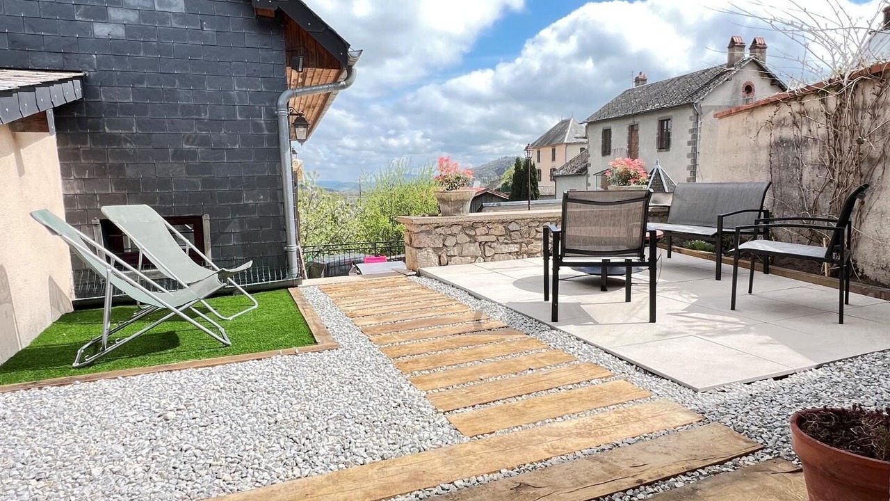 Photo of Patio Balcony in Saint-Leger-sous-Beuvray