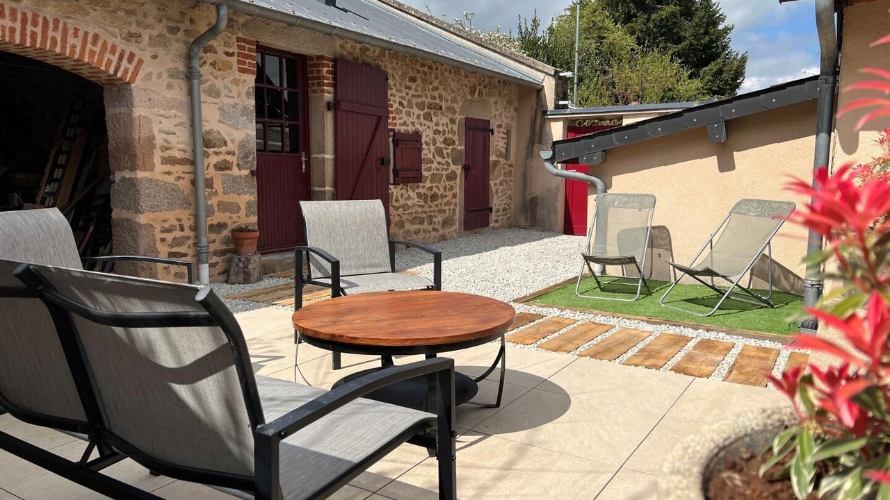 Photo of Patio Balcony in Saint-Leger-sous-Beuvray