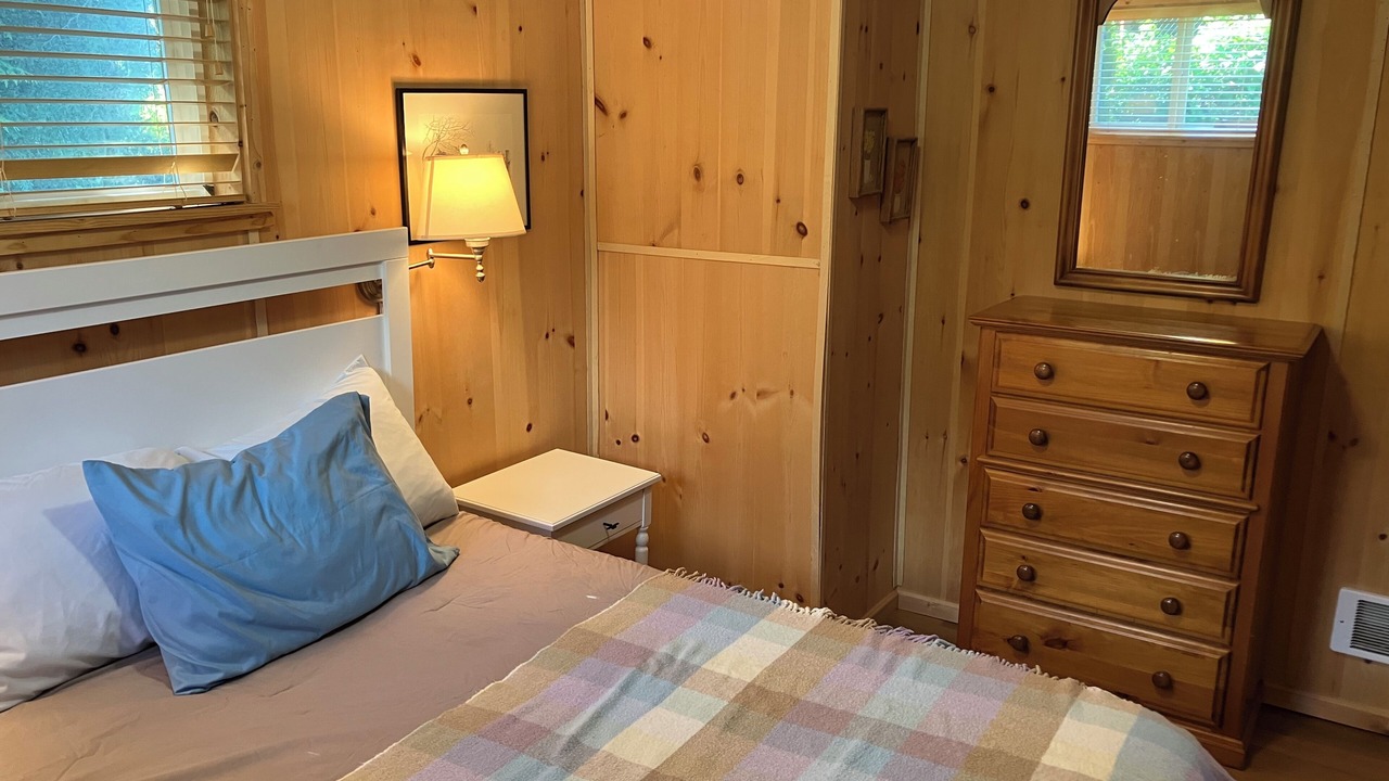 Photo of Bedroom in Freeland