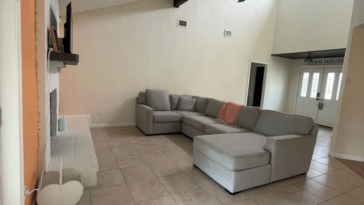 Photo of Livingroom in Orange