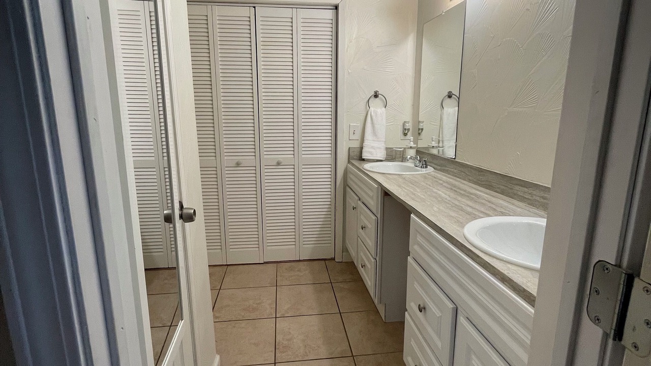 Photo of Bathroom in Orange