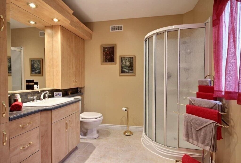 Photo of Bathroom in Rock Forest