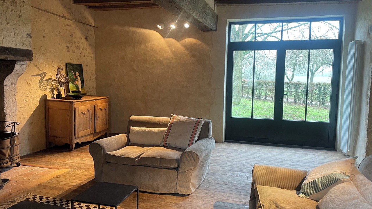 Photo of Livingroom in Comblot