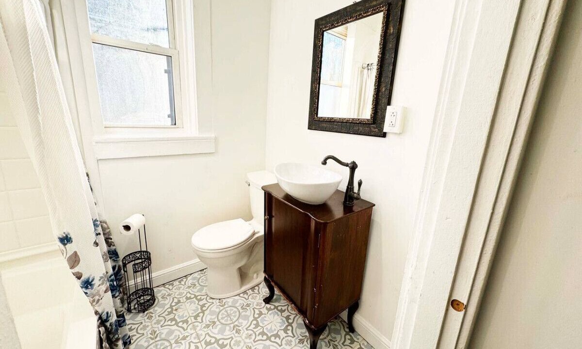 Photo of Bathroom in Point Breeze North