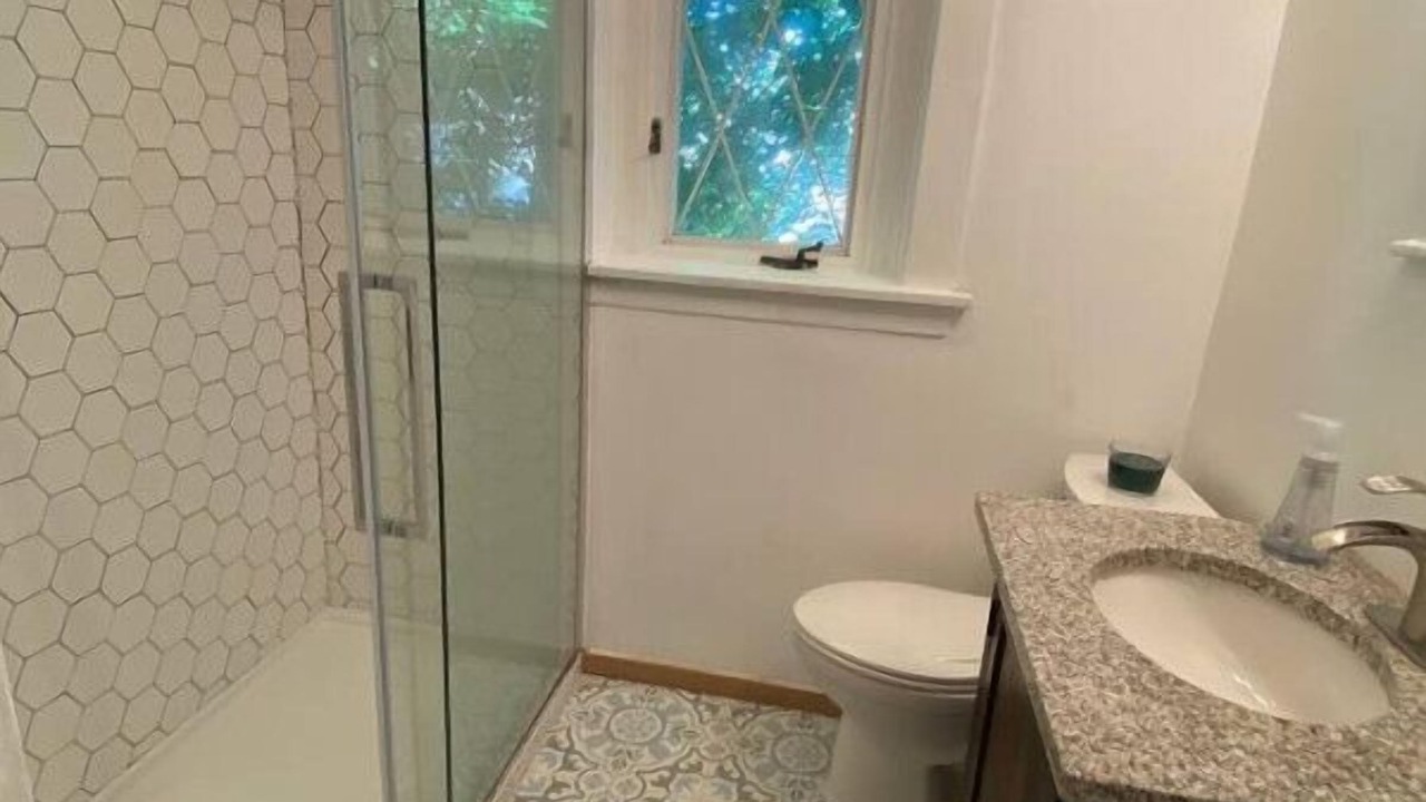 Photo of Bathroom in Point Breeze North