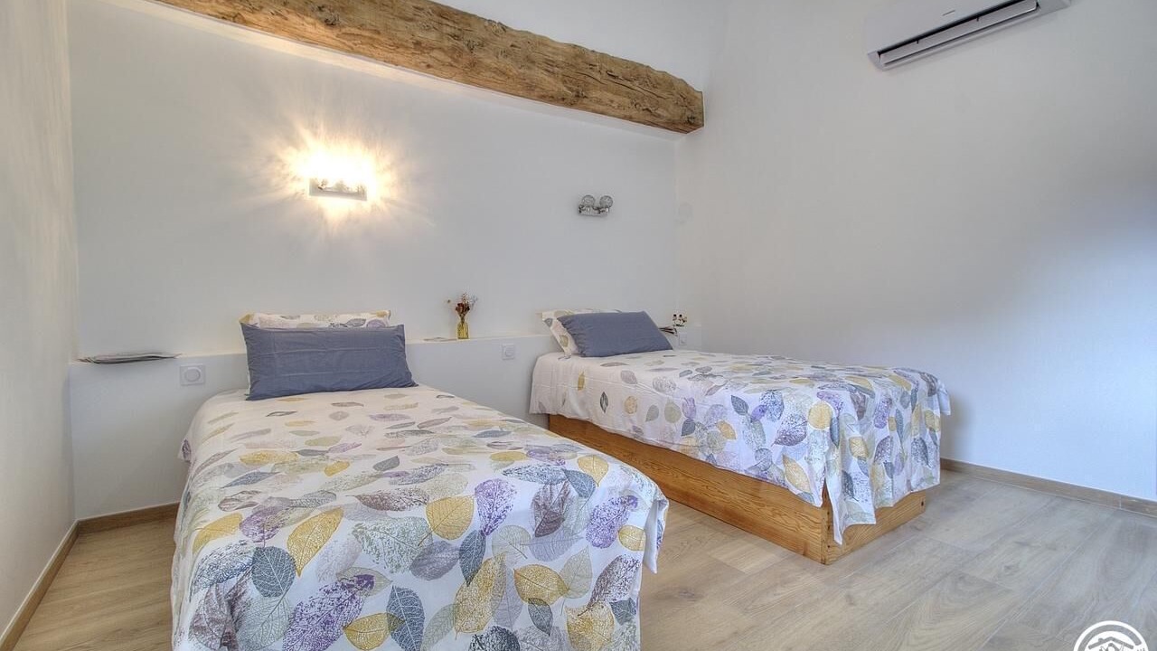 Photo of Bedroom in Saint-Benigne