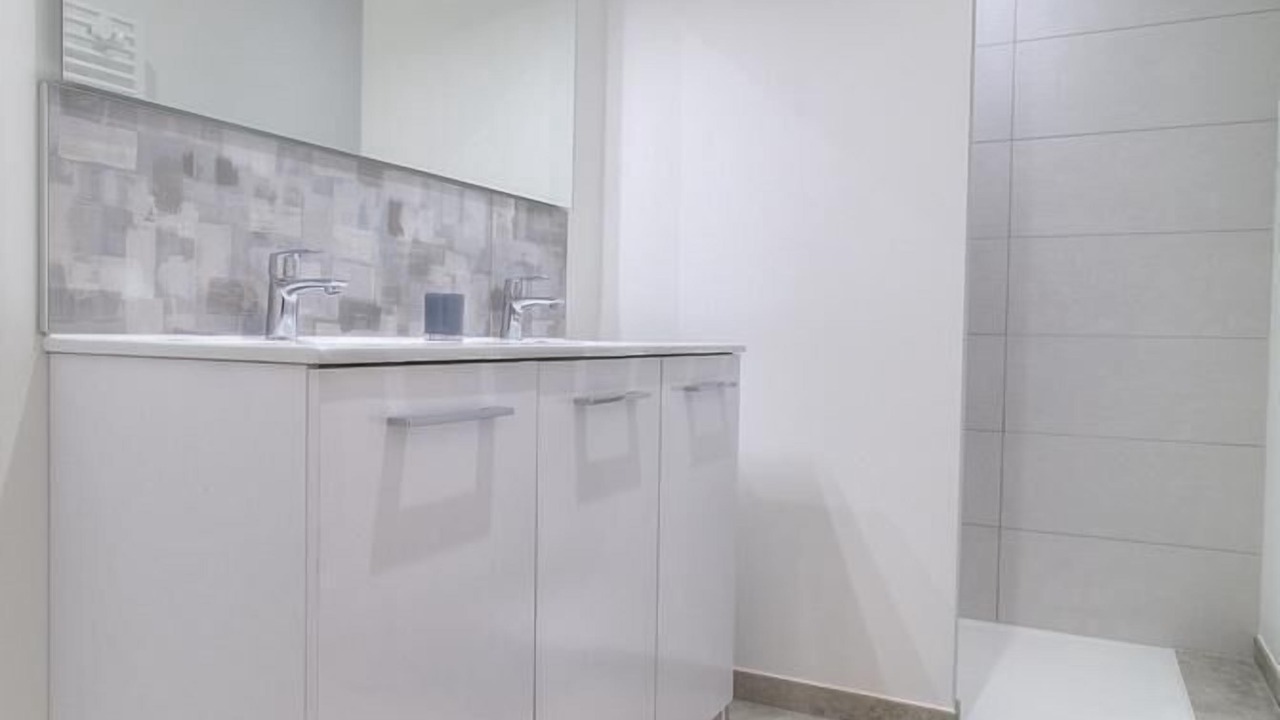 Photo of Bathroom in Saint-Benigne