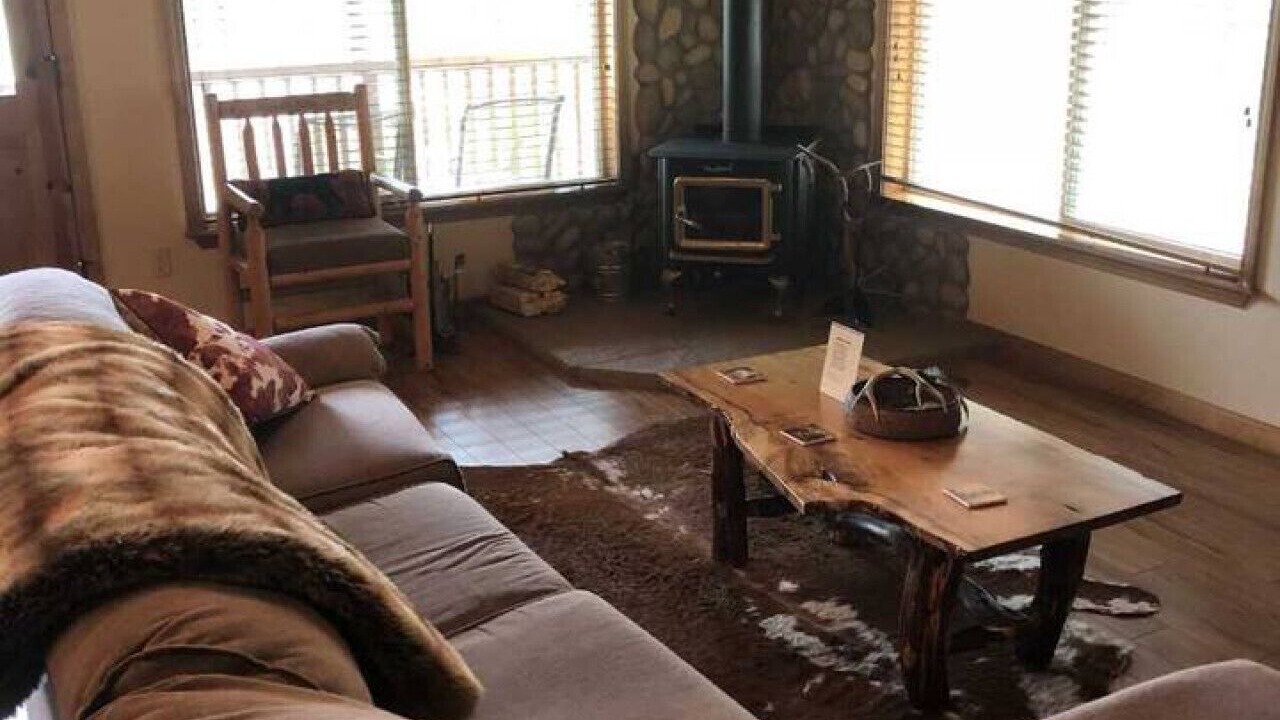 Photo of Livingroom in Cave Junction