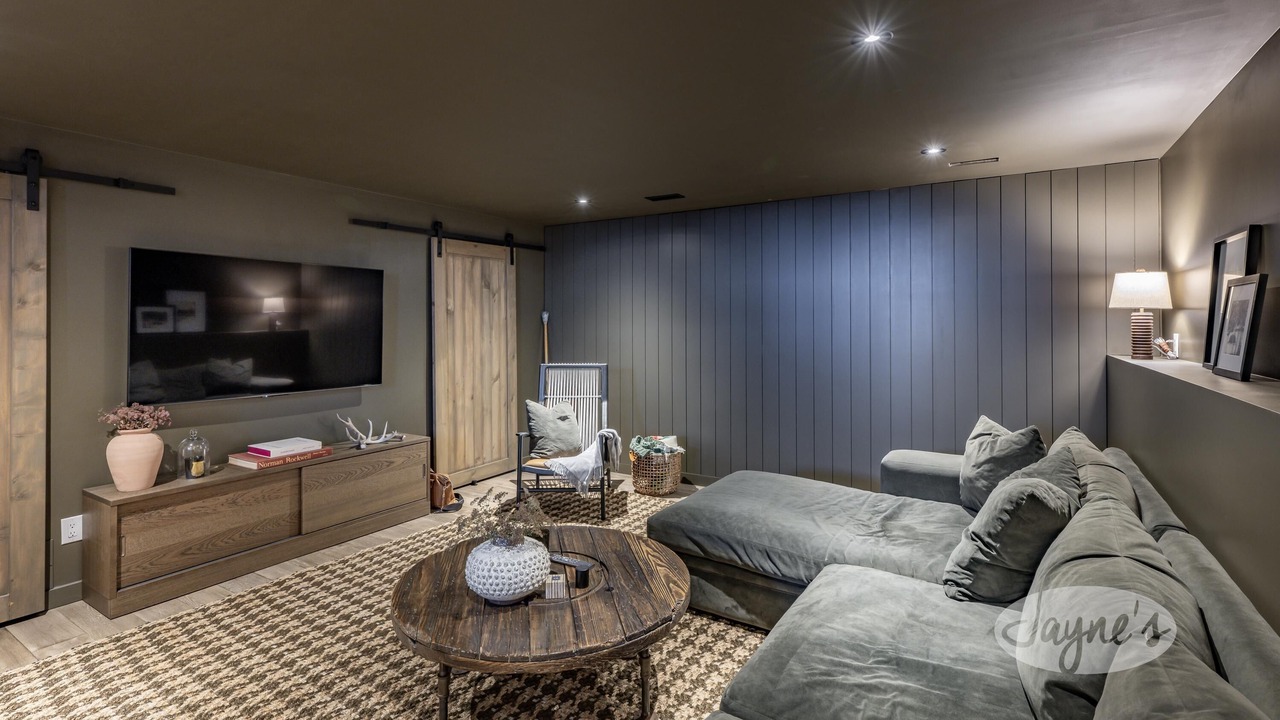 Photo of Bedroom in Mono