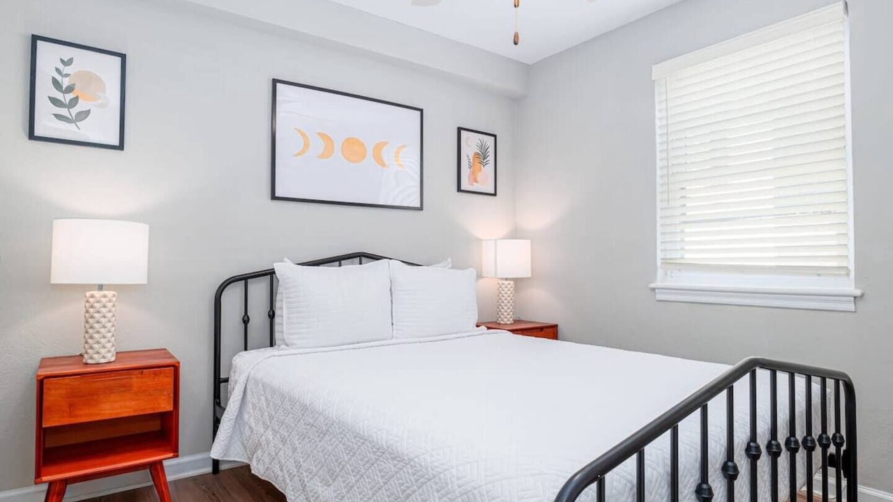 Photo of Bedroom in Cottage Line