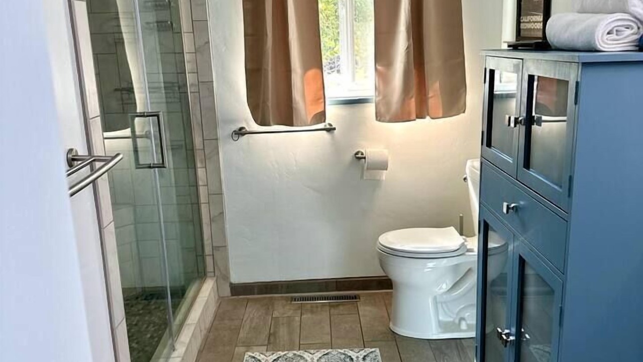 Photo of Bathroom in Benbow