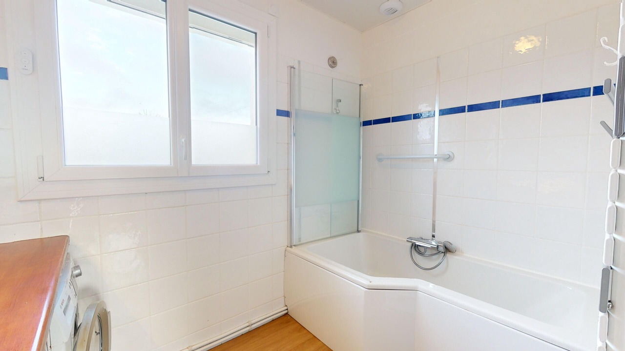 Photo of Bathroom in Brem Sur Mer