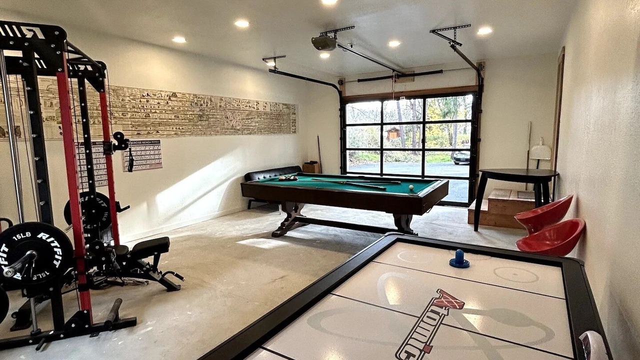 Photo of Bedroom in Redwood