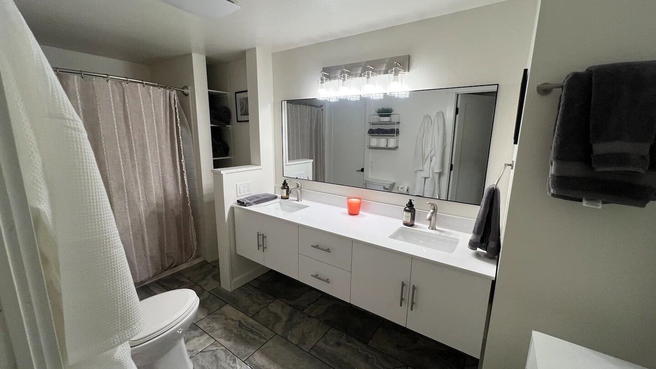 Photo of Bathroom in Redwood