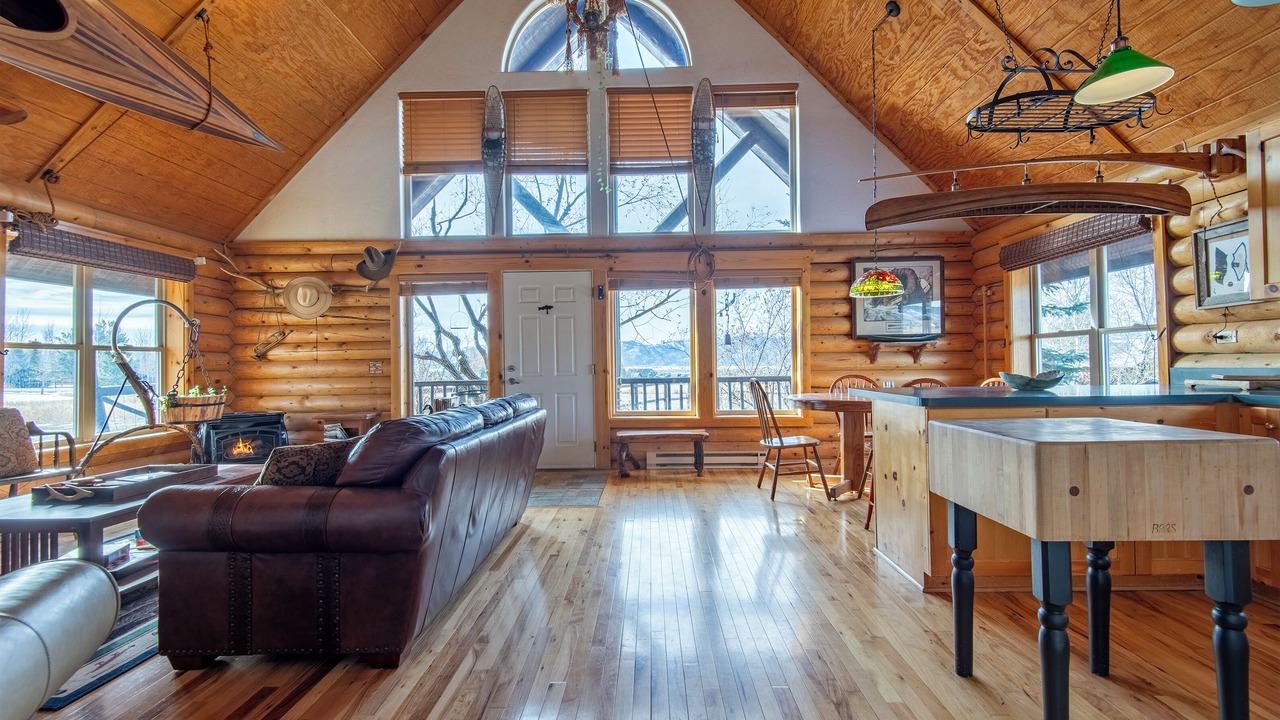 Photo of Livingroom in Victor
