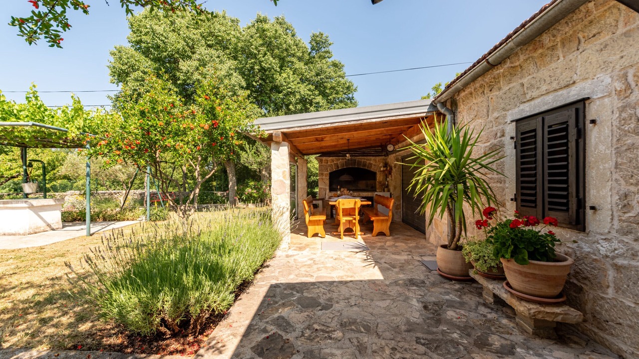 Photo of Outdoor in Oklaj