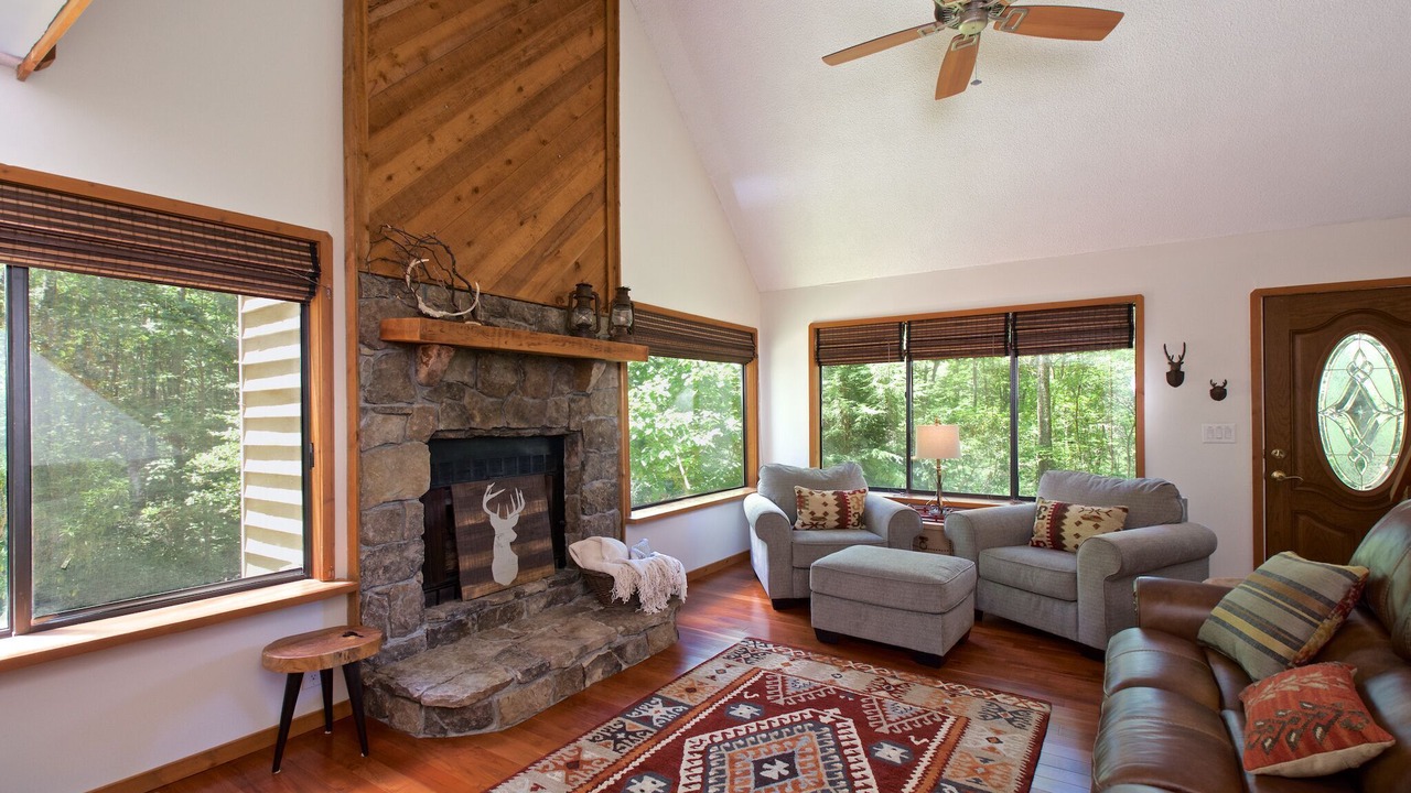 Photo of Livingroom in Rising Fawn