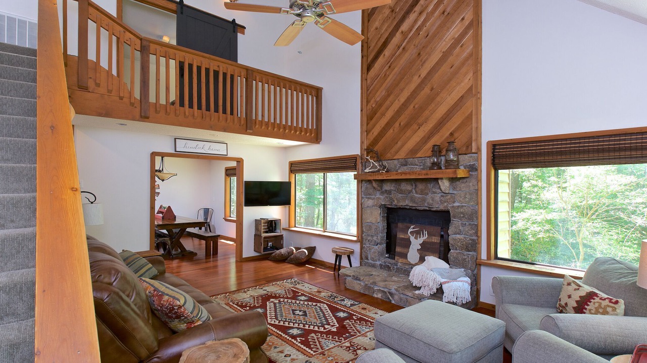 Photo of Livingroom in Rising Fawn