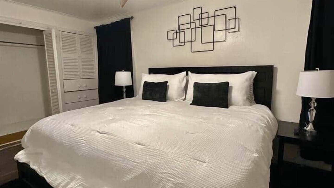 Photo of Bedroom in Shreveport