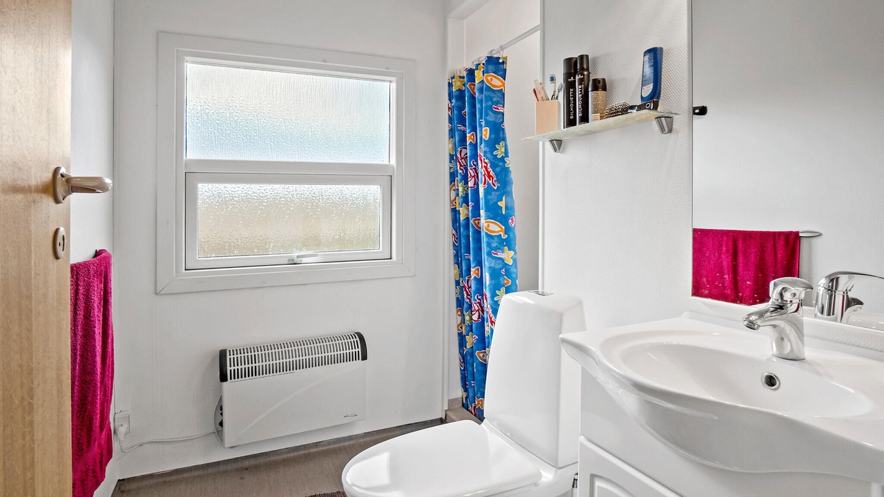 Photo of Bathroom in Helnæs By