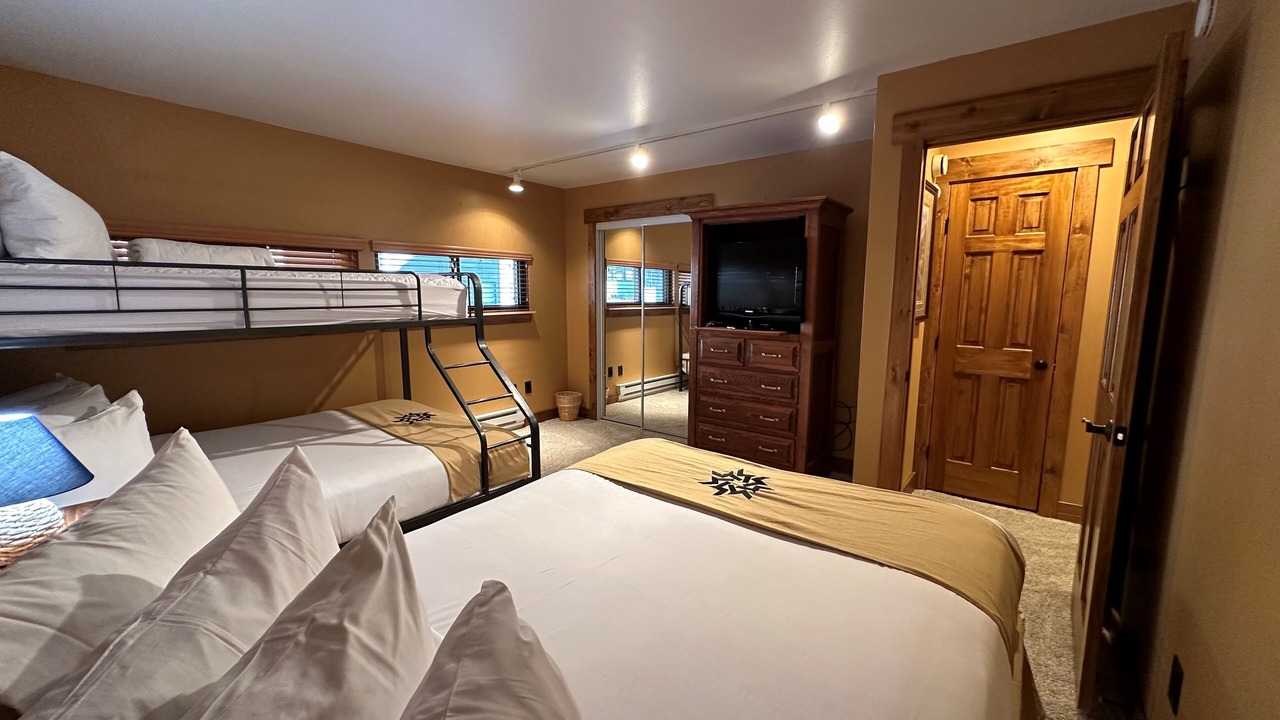 Photo of Bedroom in Lakeside Village
