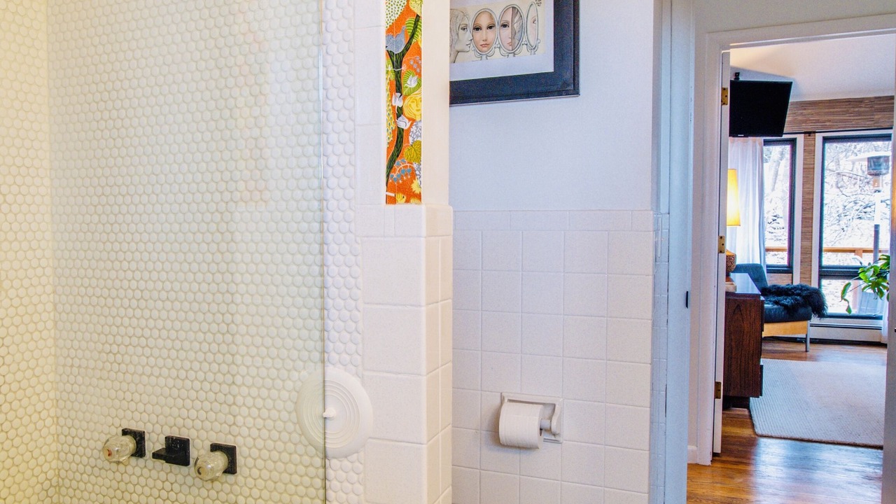 Photo of Bathroom in Newburgh