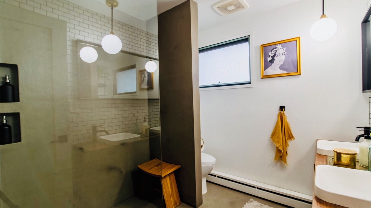 Photo of Bathroom in Newburgh