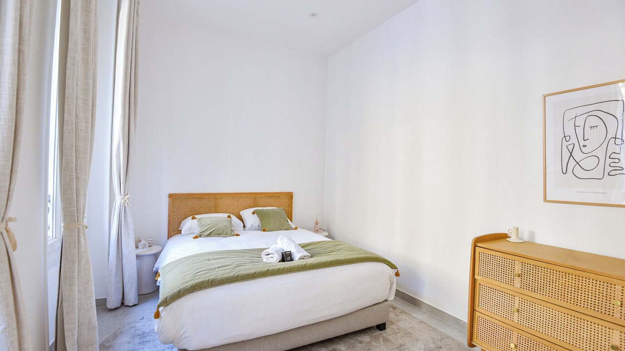 Photo of Bedroom in 1st Arrondissement