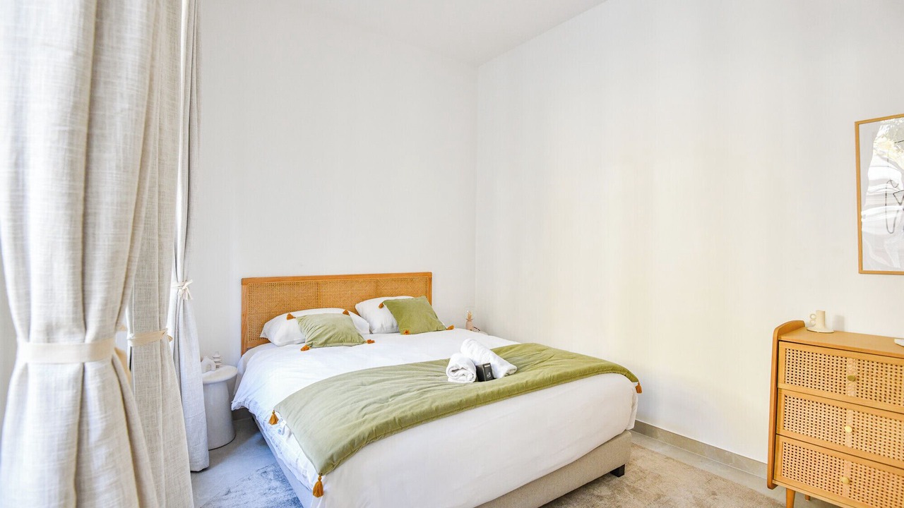 Photo of Bedroom in 1st Arrondissement