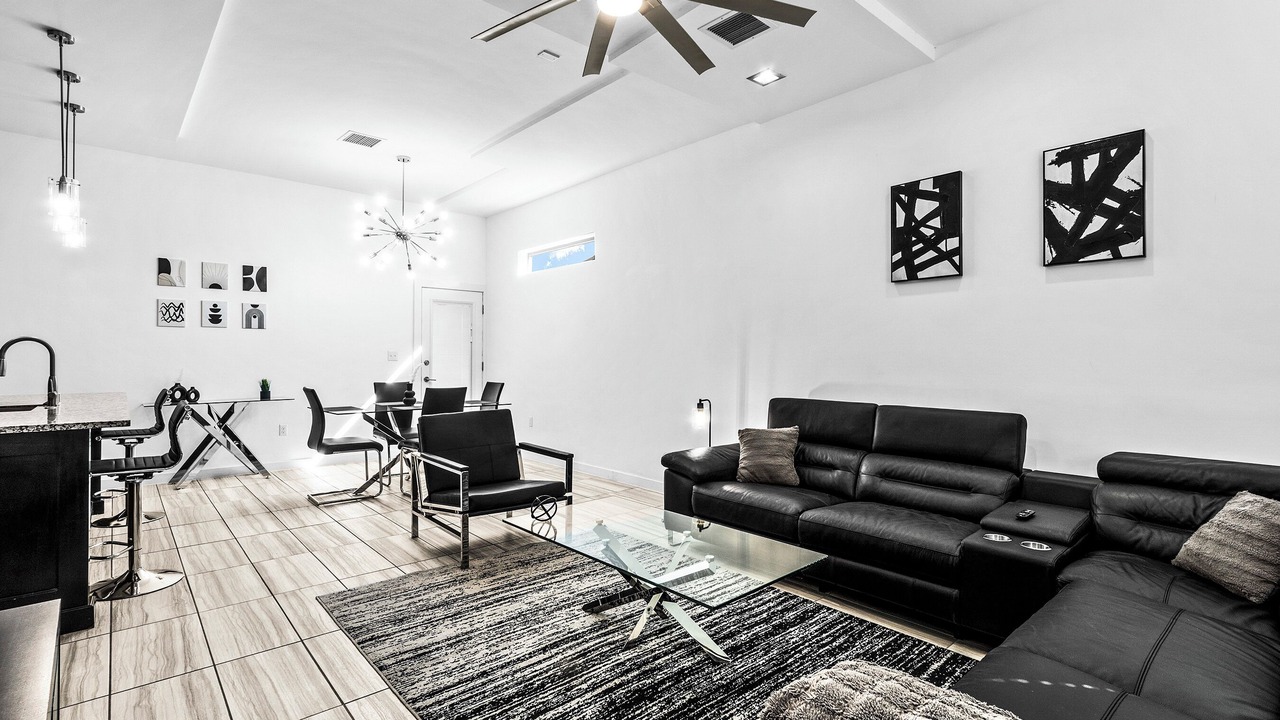 Photo of Livingroom in Biggs Field