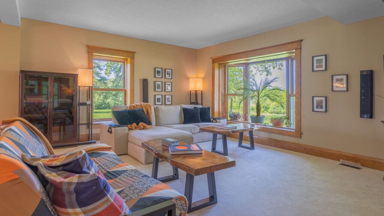 Photo of Livingroom in Belleville