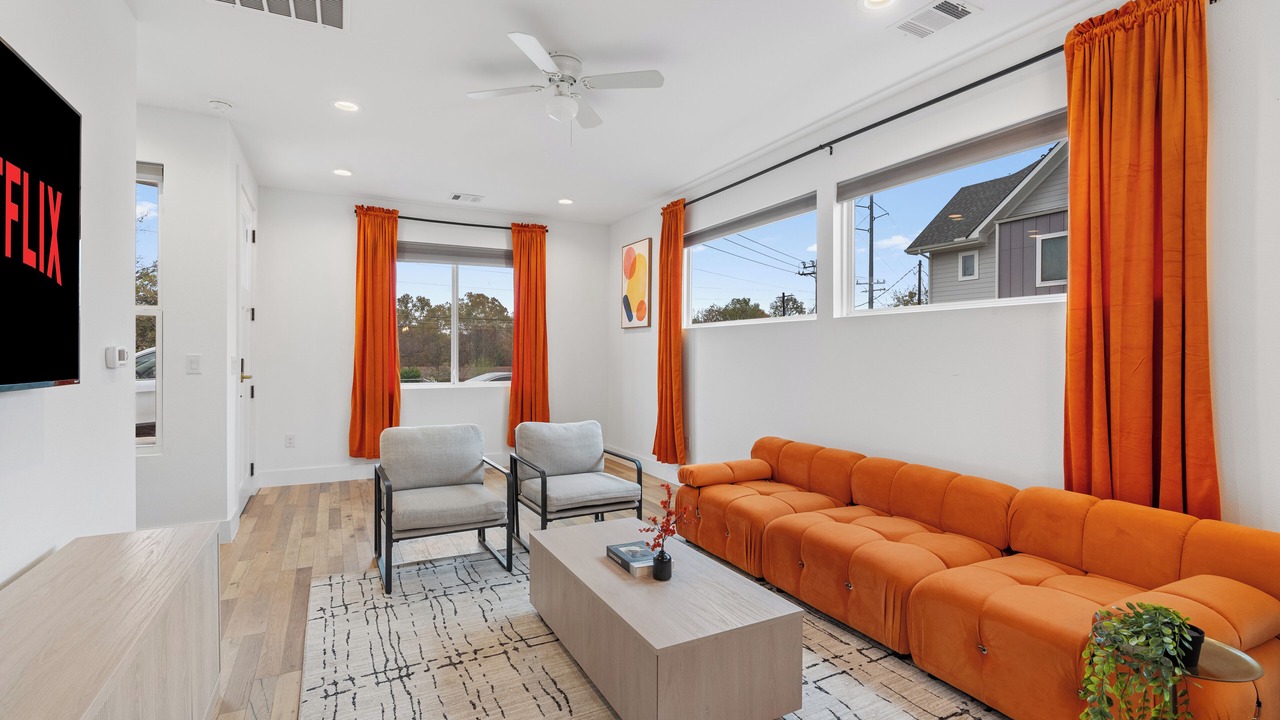 Photo of Livingroom in University Hills and Windsor Park