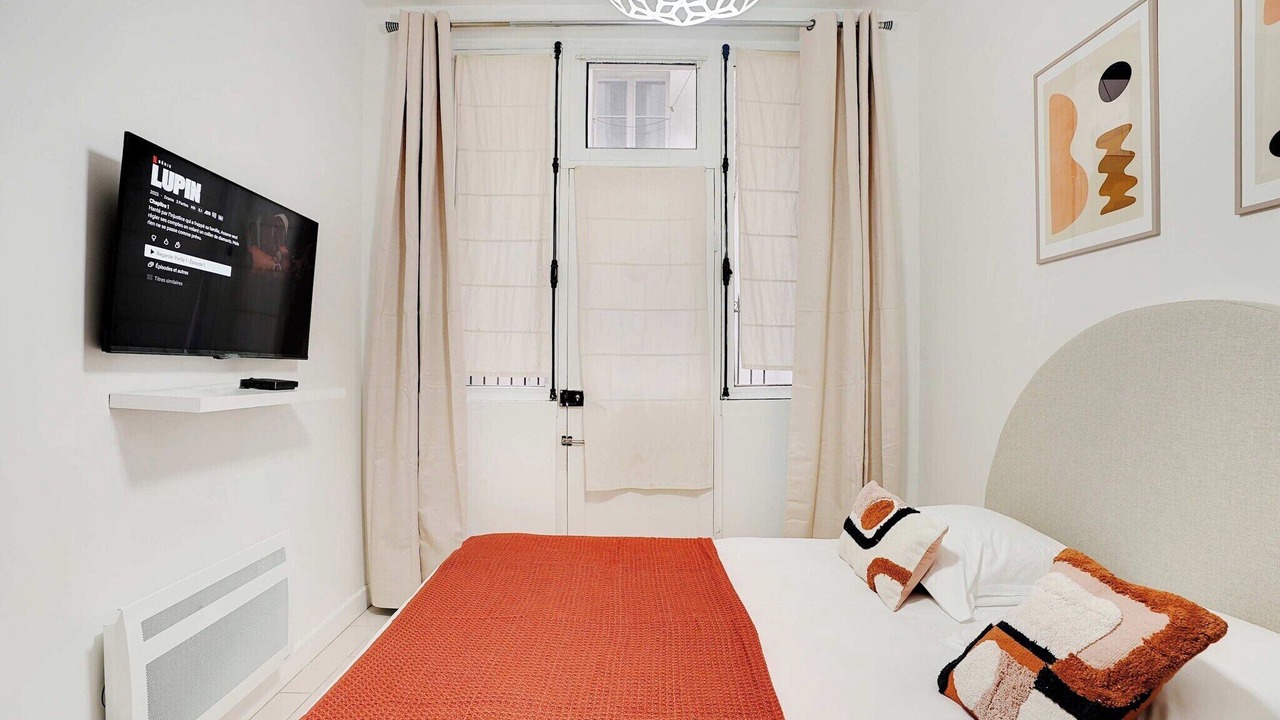 Photo of Bedroom in Hopital Saint-Louis