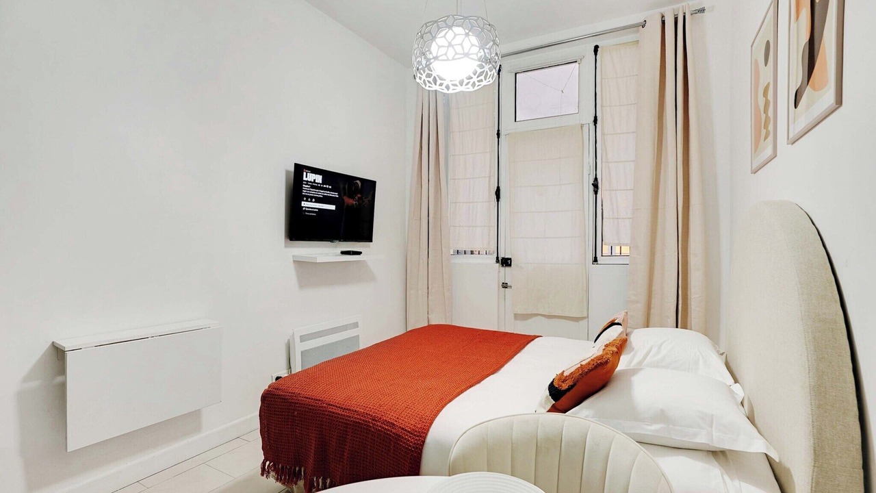 Photo of Bedroom in Hopital Saint-Louis