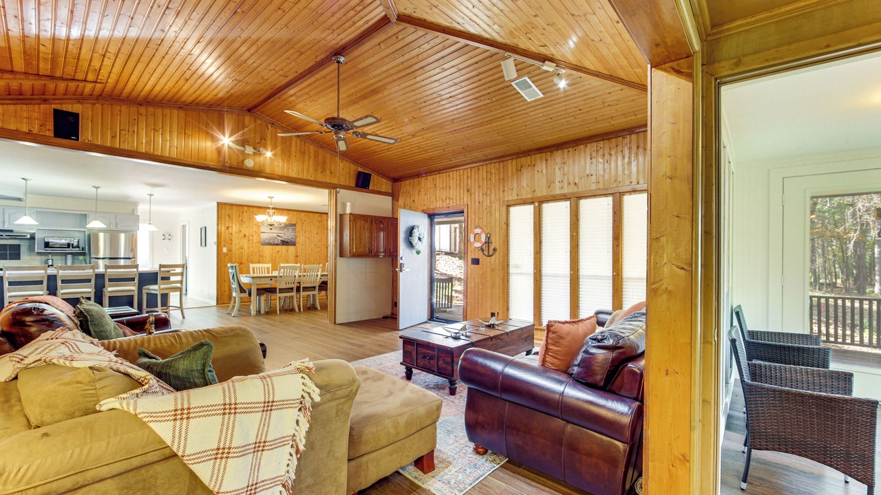 Photo of Livingroom in Flint